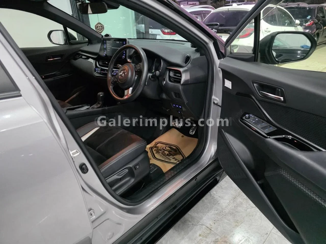 2022 Model Otomatik Toyota C-HR 1.8 Hybrid Lefkoşa Satılık İkinci El | GalerimPlus - Thumbnail 8
