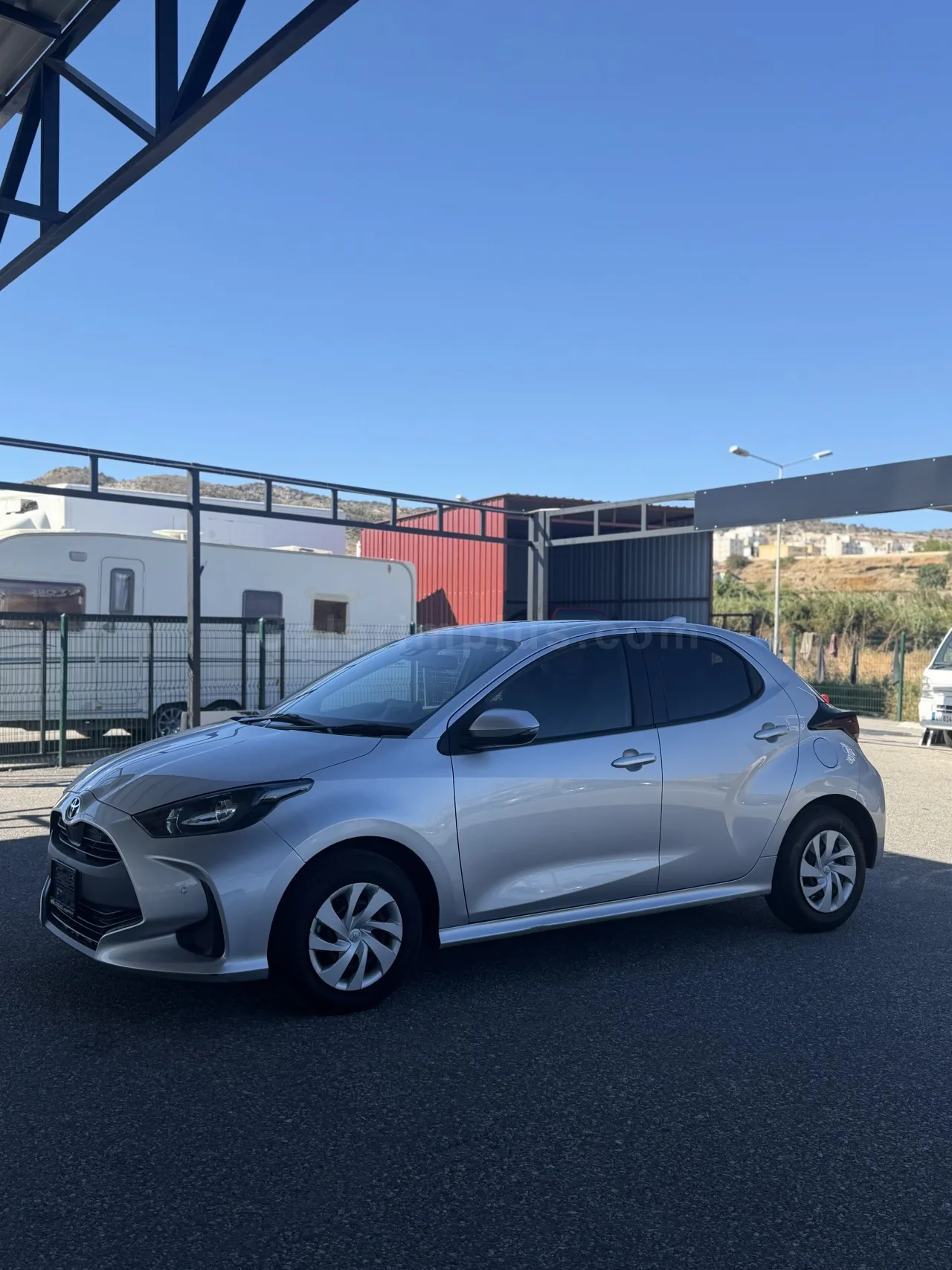 2022 Model Otomatik Toyota Yaris 1.5 Hybrid Lefke Satılık İkinci El | GalerimPlus - Thumbnail 3