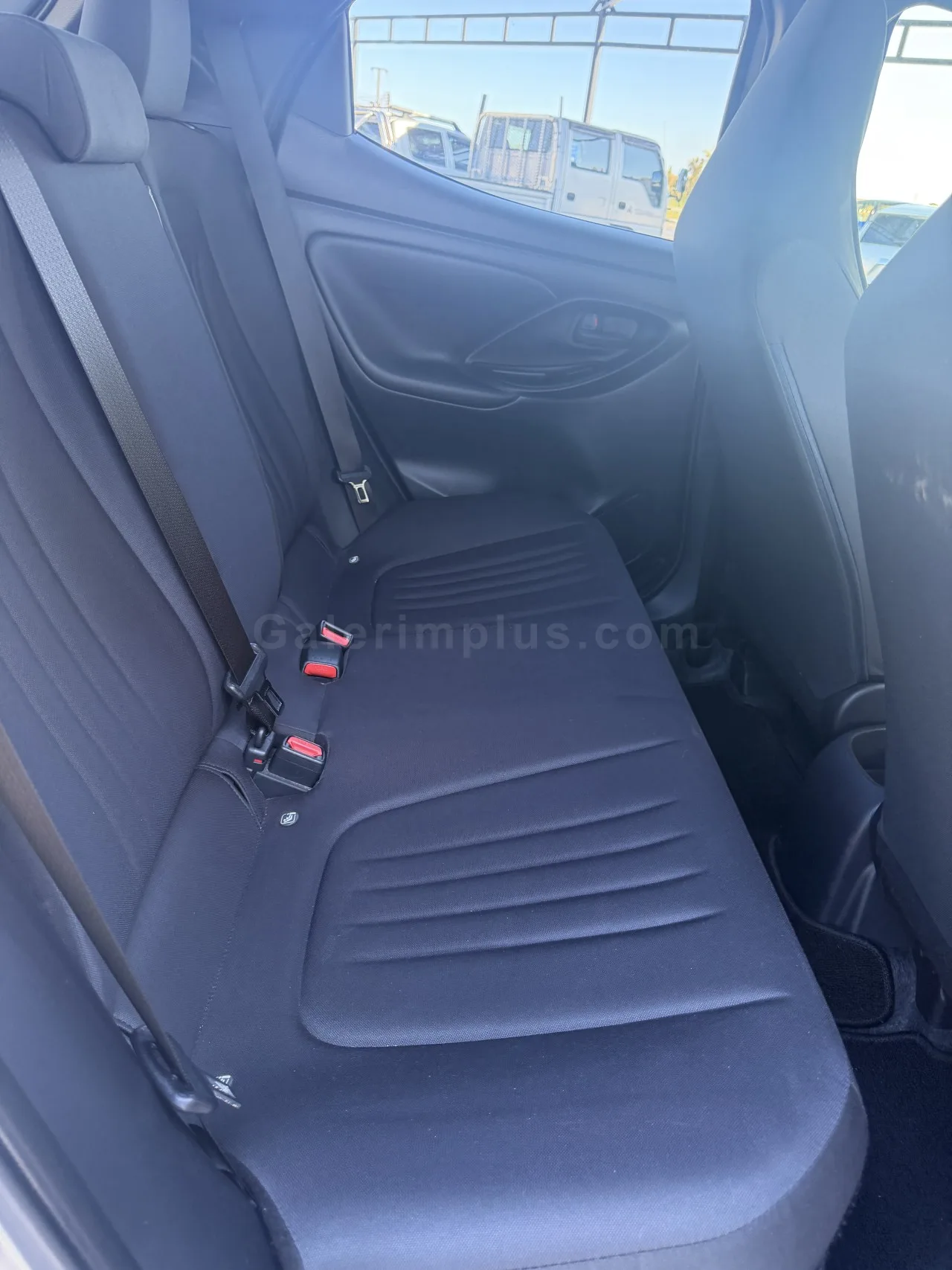 2022 Model Otomatik Toyota Yaris 1.5 Hybrid Lefke Satılık İkinci El | GalerimPlus - Thumbnail 7