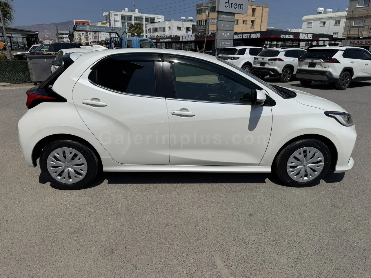2022 Model Otomatik Toyota Yaris 1.5 Lefkoşa Satılık İkinci El | GalerimPlus - Thumbnail 6