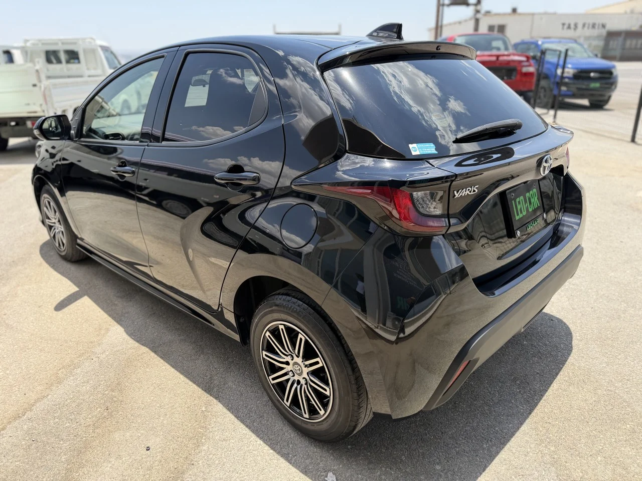 2023 Model Otomatik Toyota Yaris 1.5 Hybrid İskele Satılık İkinci El | GalerimPlus - Thumbnail 3