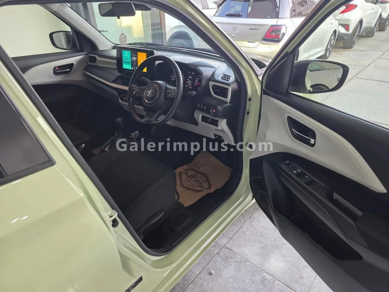 2025 Model Otomatik Suzuki Swift 1.2 Lefkoşa Satılık İkinci El | GalerimPlus - Thumbnail 7