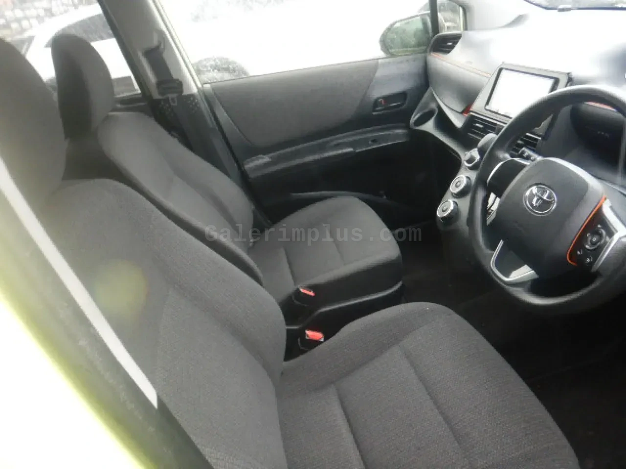 2022 Toyota Sienta Sienta 1.5 CVT-i Lefkoşa Satılık İkinci El | GalerimPlus - Thumbnail 6