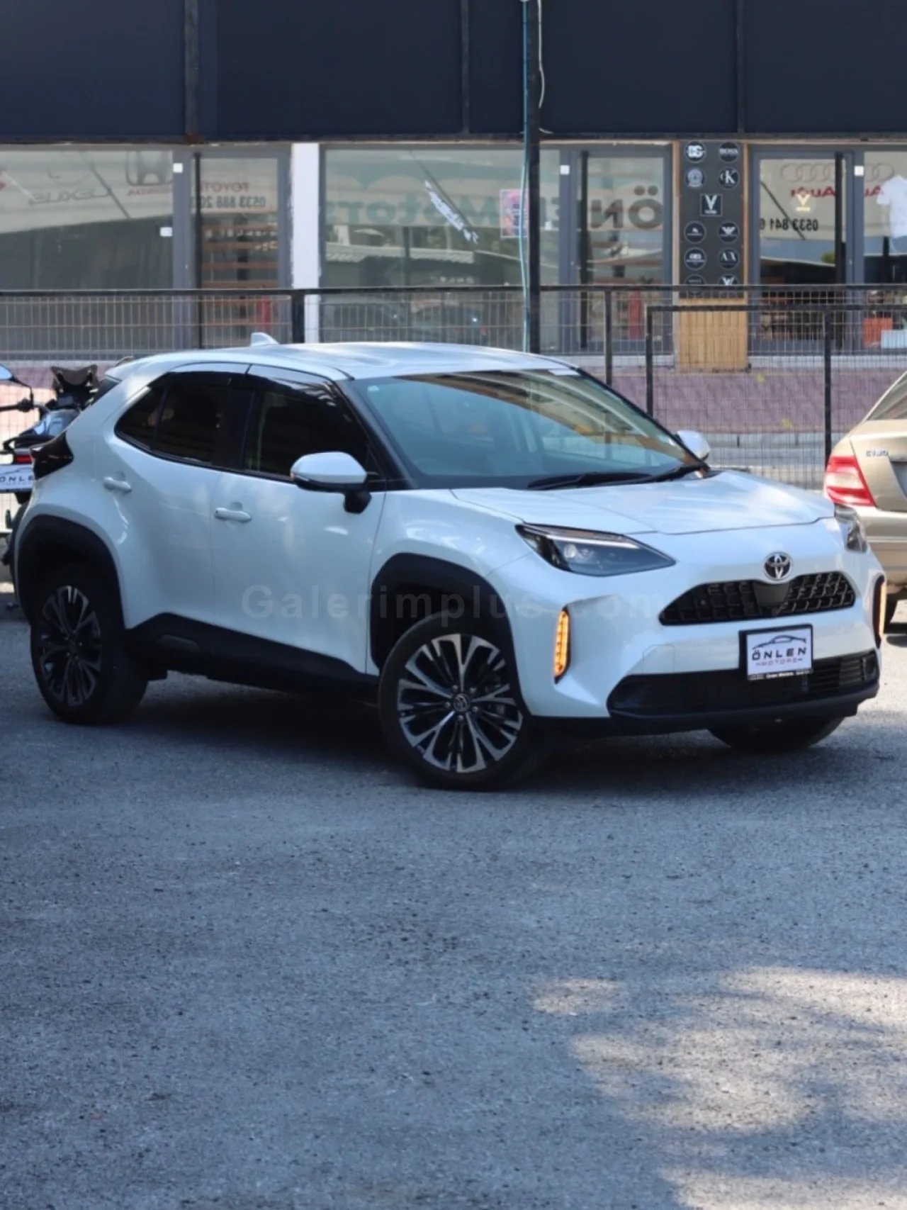 2024 Model Otomatik Toyota Yaris Cross Girne Satılık İkinci El | GalerimPlus - Thumbnail 3