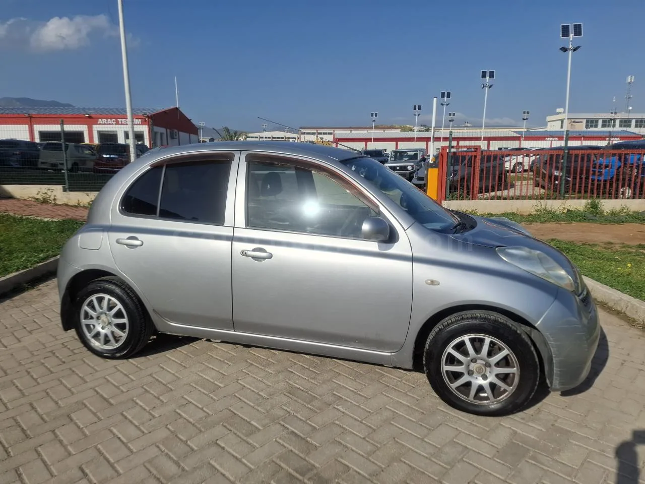 2010 Model Otomatik Nissan March 1.3 Lefkoşa Satılık İkinci El | GalerimPlus - Thumbnail 4
