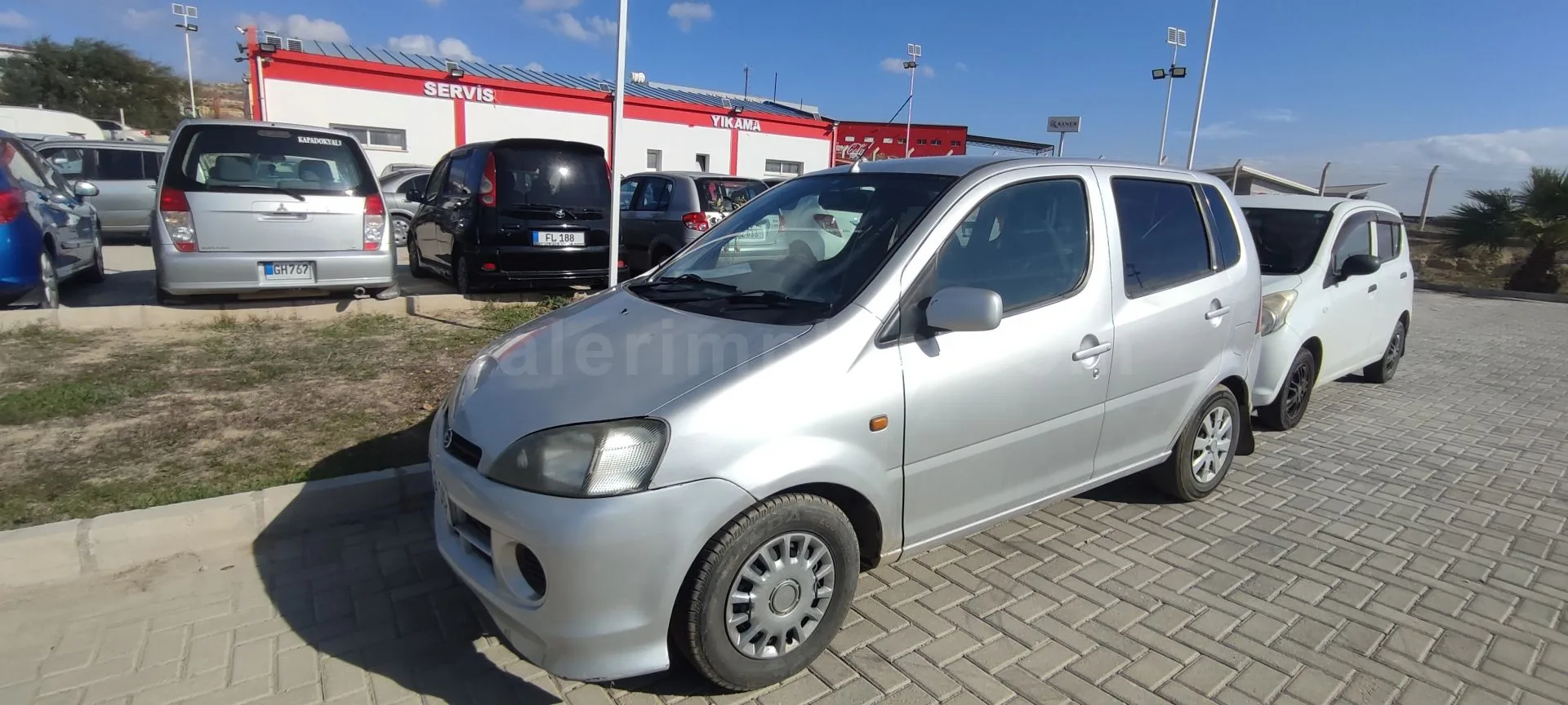 2002 Model Otomatik Daihatsu Yrv 1.3 Lefkoşa Satılık İkinci El | GalerimPlus - Thumbnail 3