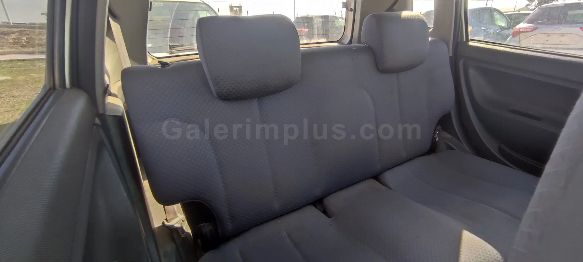 2002 Model Otomatik Daihatsu Yrv 1.3 Lefkoşa Satılık İkinci El | GalerimPlus - Thumbnail 4