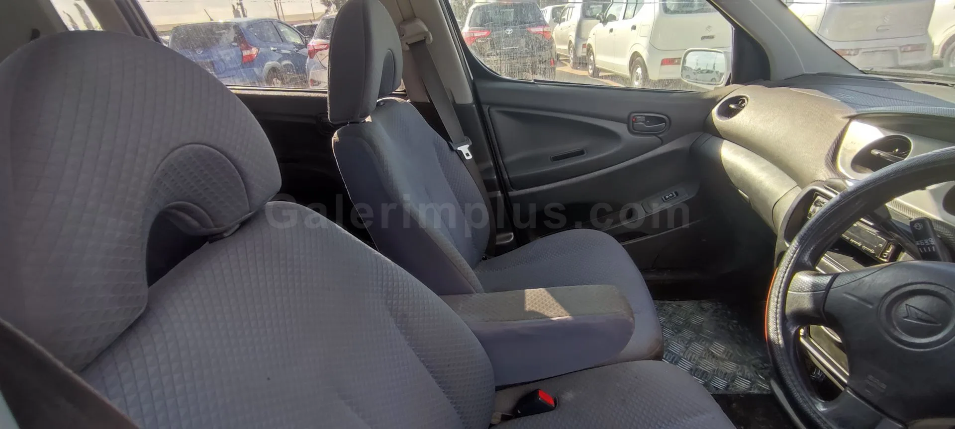 2002 Model Otomatik Daihatsu Yrv 1.3 Lefkoşa Satılık İkinci El | GalerimPlus - Thumbnail 5