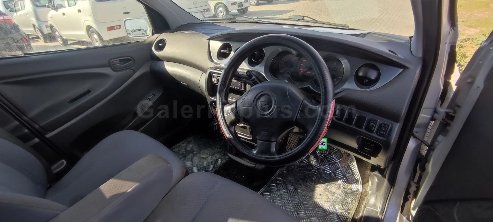 2002 Model Otomatik Daihatsu Yrv 1.3 Lefkoşa Satılık İkinci El | GalerimPlus - Thumbnail 6