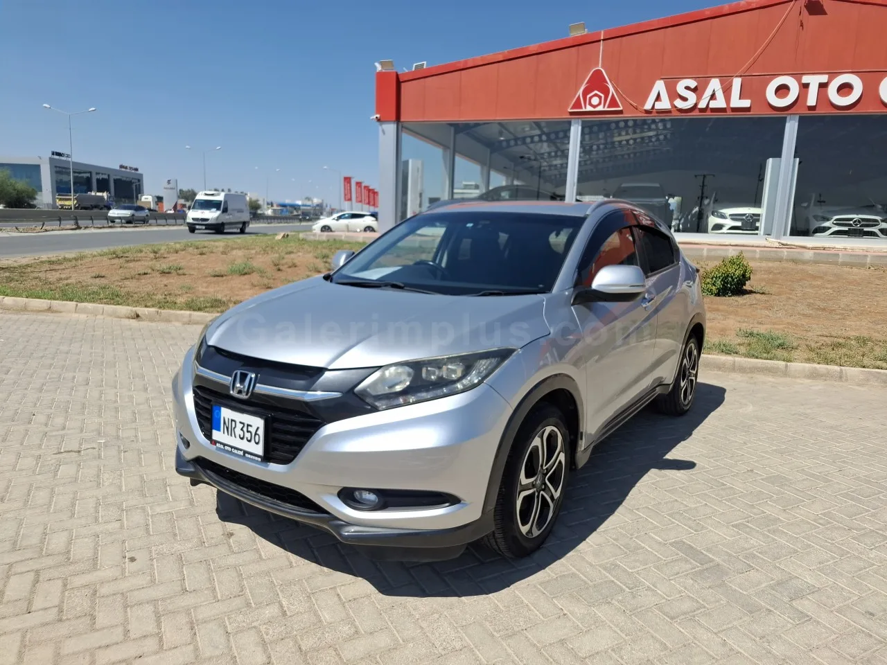 2014 Honda Vezel 1.5 i-VTEC CVT GASOLINE AUTOMATIC Lefkoşa İlan görseli - GalerimPlus