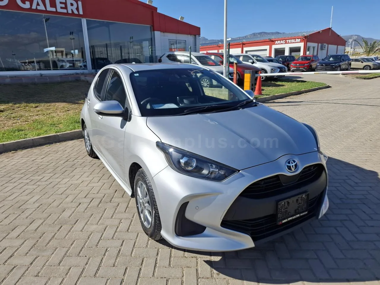 2021 Model Otomatik Toyota Yaris 1.5 Hybrid Lefkoşa Satılık İkinci El | GalerimPlus - Thumbnail 3