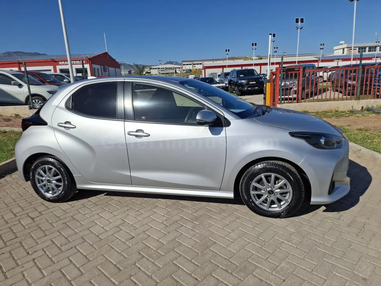2021 Model Otomatik Toyota Yaris 1.5 Hybrid Lefkoşa Satılık İkinci El | GalerimPlus - Thumbnail 4
