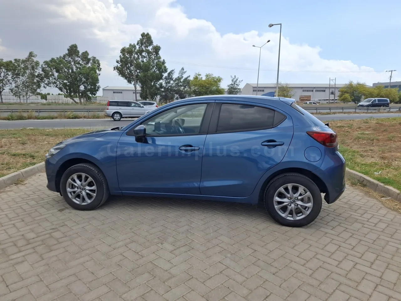 2022 Model Otomatik Mazda 2 1.5 Skyactiv-D Girne Satılık İkinci El | GalerimPlus - Thumbnail 8
