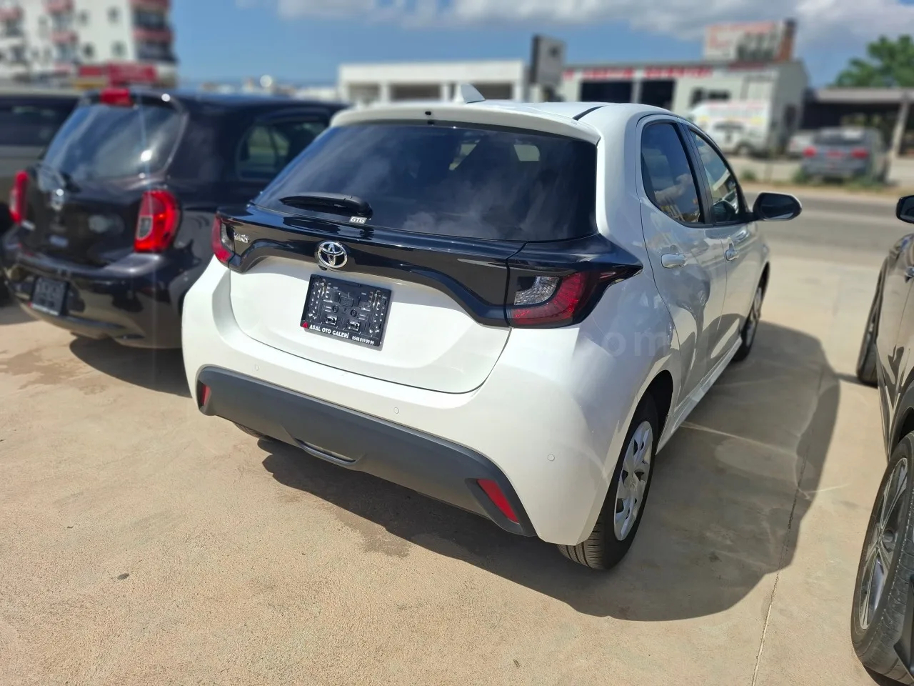 2022 Model Otomatik Toyota Yaris 1.0 İskele Satılık İkinci El | GalerimPlus - Thumbnail 4