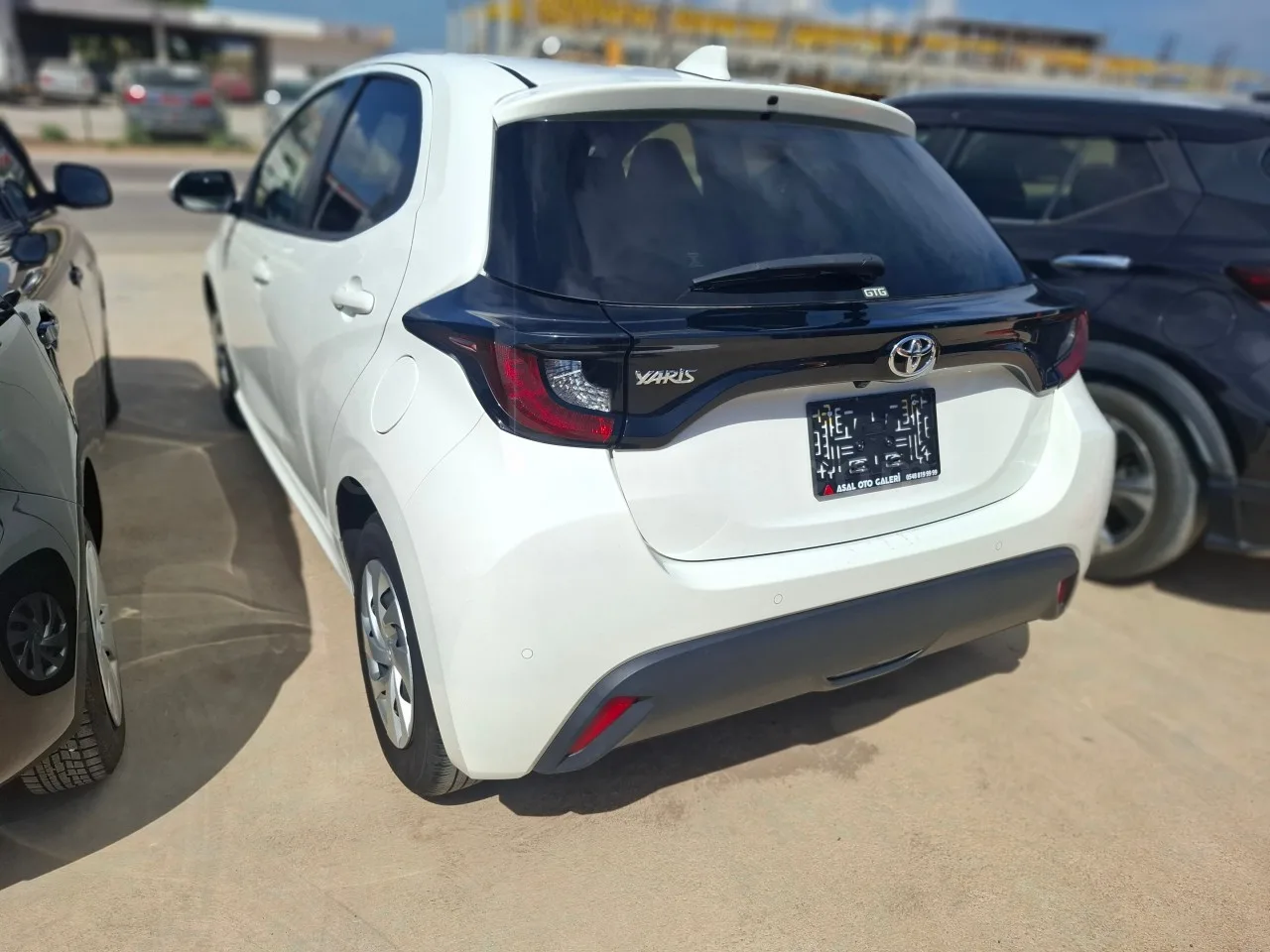 2022 Model Otomatik Toyota Yaris 1.0 İskele Satılık İkinci El | GalerimPlus - Thumbnail 5