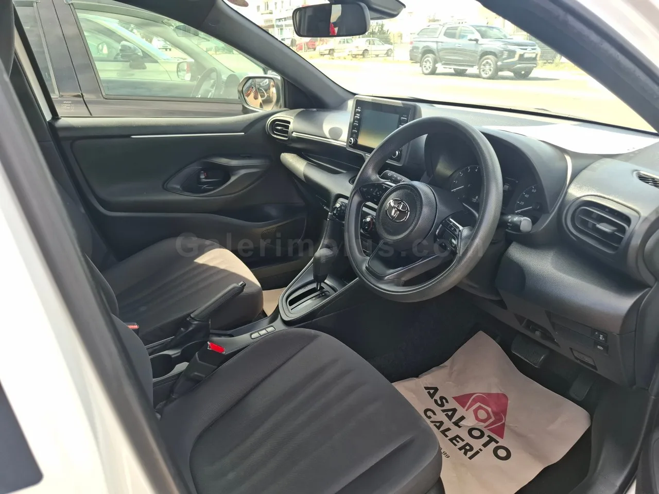 2022 Model Otomatik Toyota Yaris 1.0 İskele Satılık İkinci El | GalerimPlus - Thumbnail 7