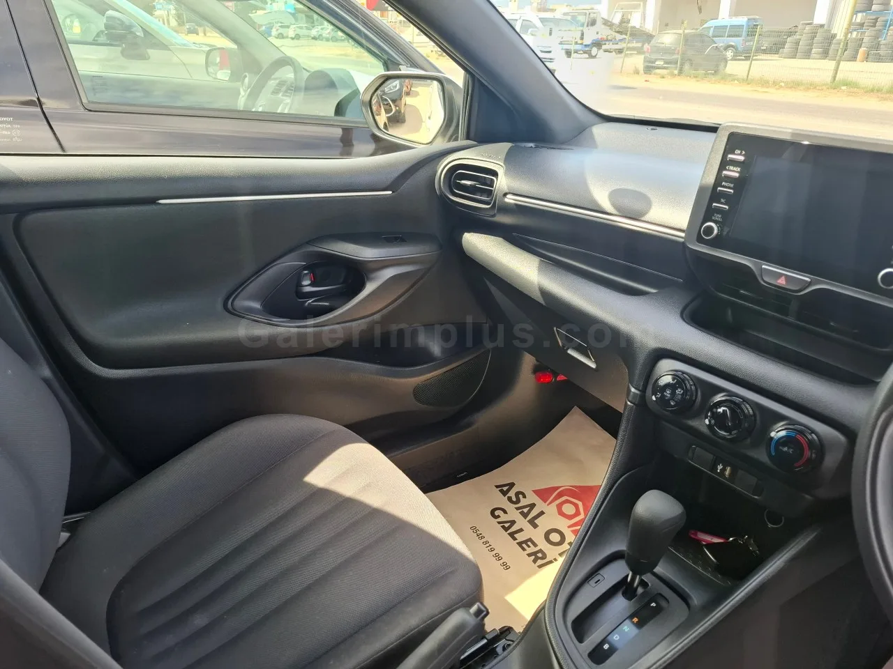 2022 Model Otomatik Toyota Yaris 1.0 İskele Satılık İkinci El | GalerimPlus - Thumbnail 8