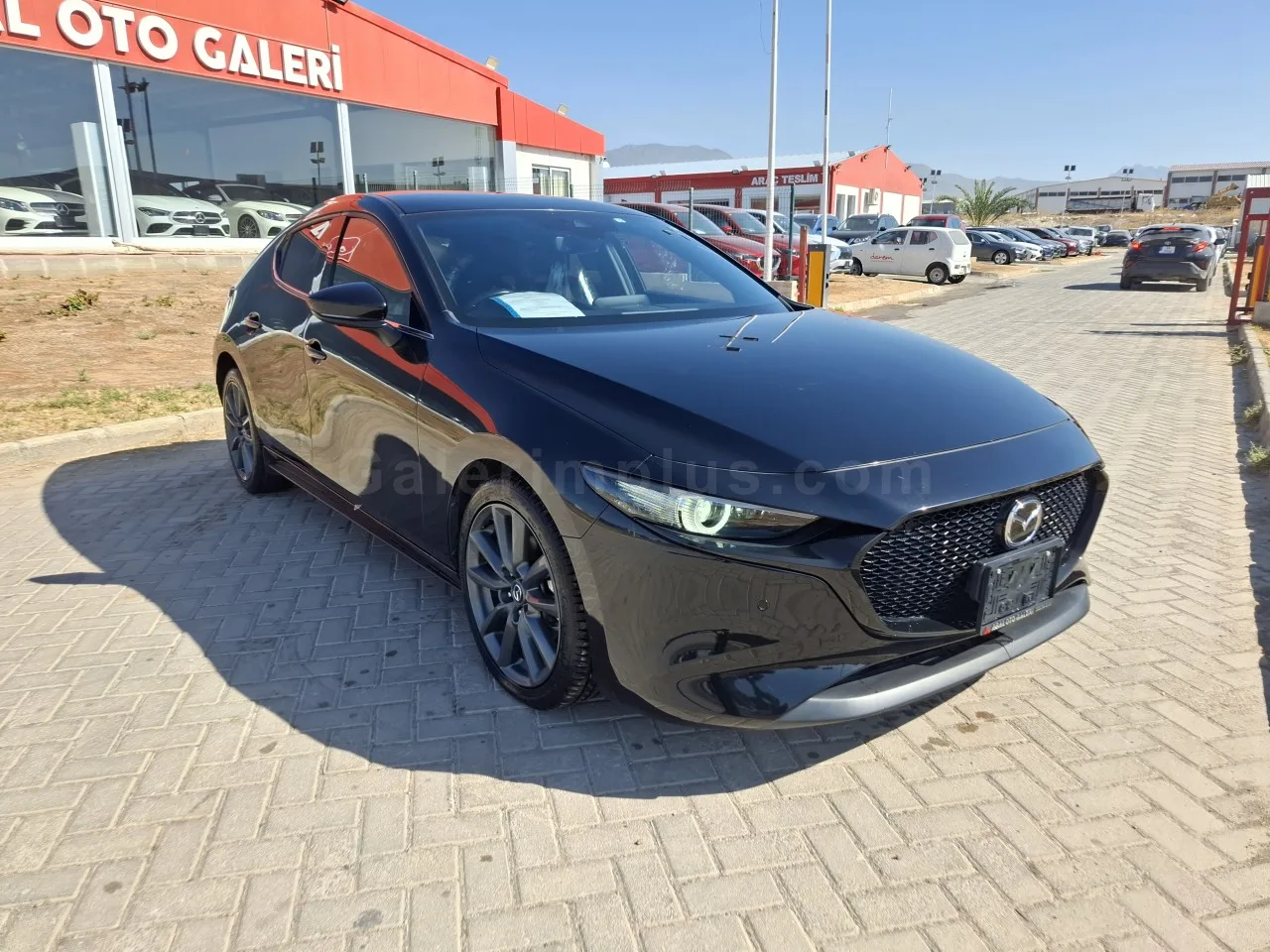 2022 Model Otomatik Mazda 3 1.8 Lefkoşa Satılık İkinci El | GalerimPlus - Thumbnail 3
