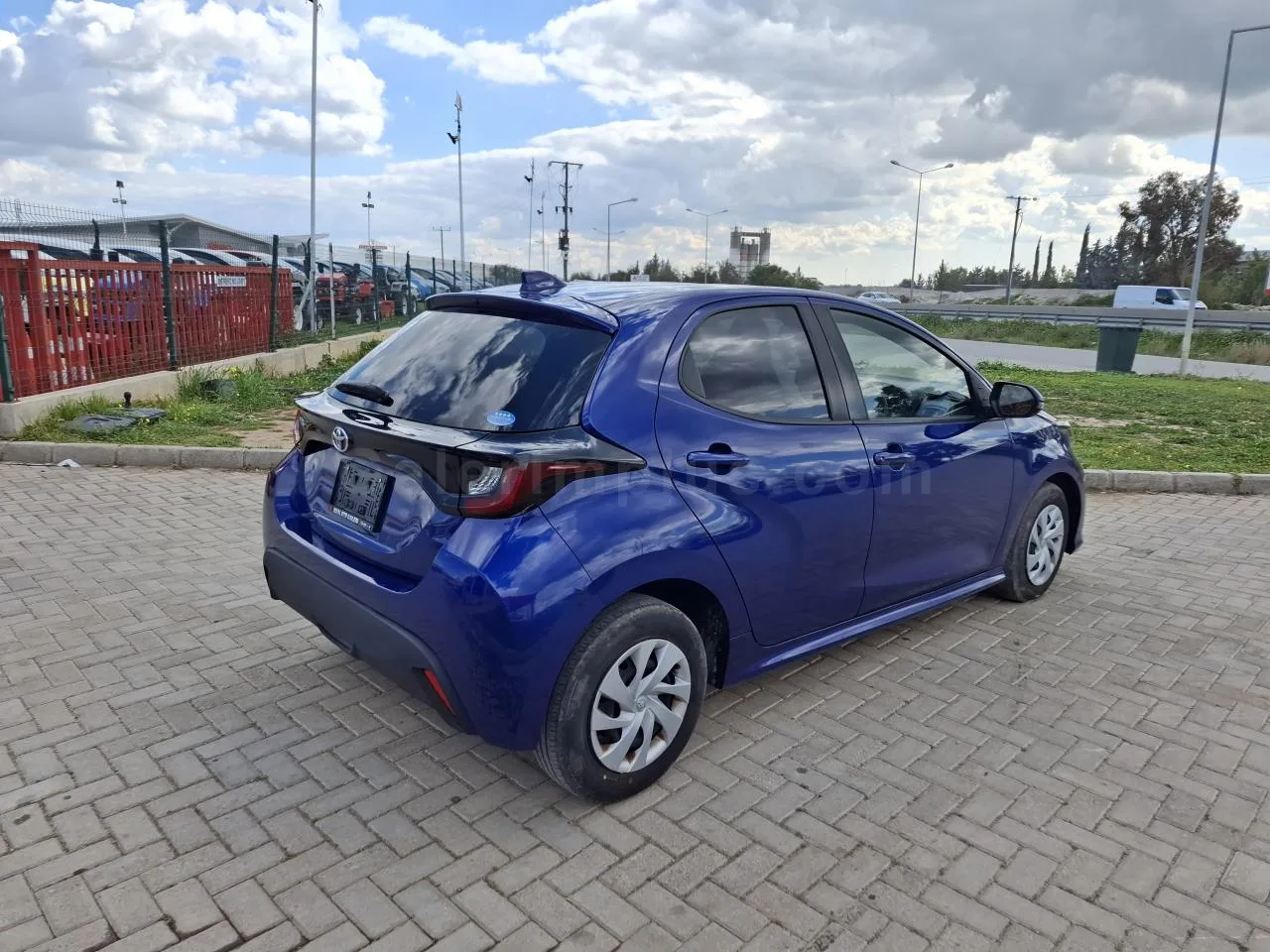 2021 Model Otomatik Toyota Yaris 1.0 Lefkoşa Satılık İkinci El | GalerimPlus - Thumbnail 3