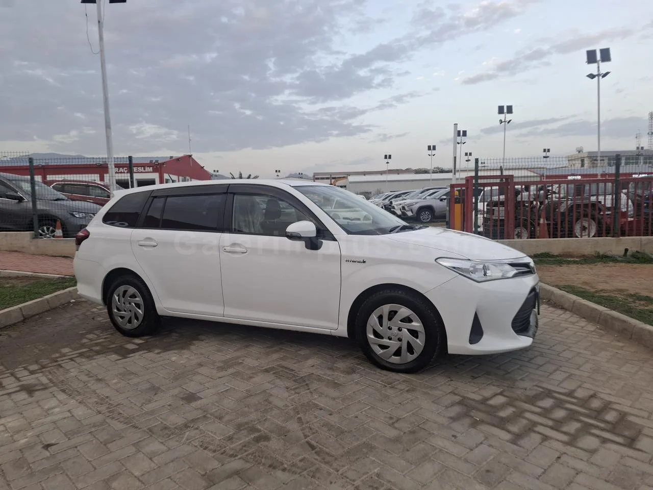 2020 Model Otomatik Toyota Corolla Fielder Lefkoşa Satılık İkinci El | GalerimPlus - Thumbnail 2