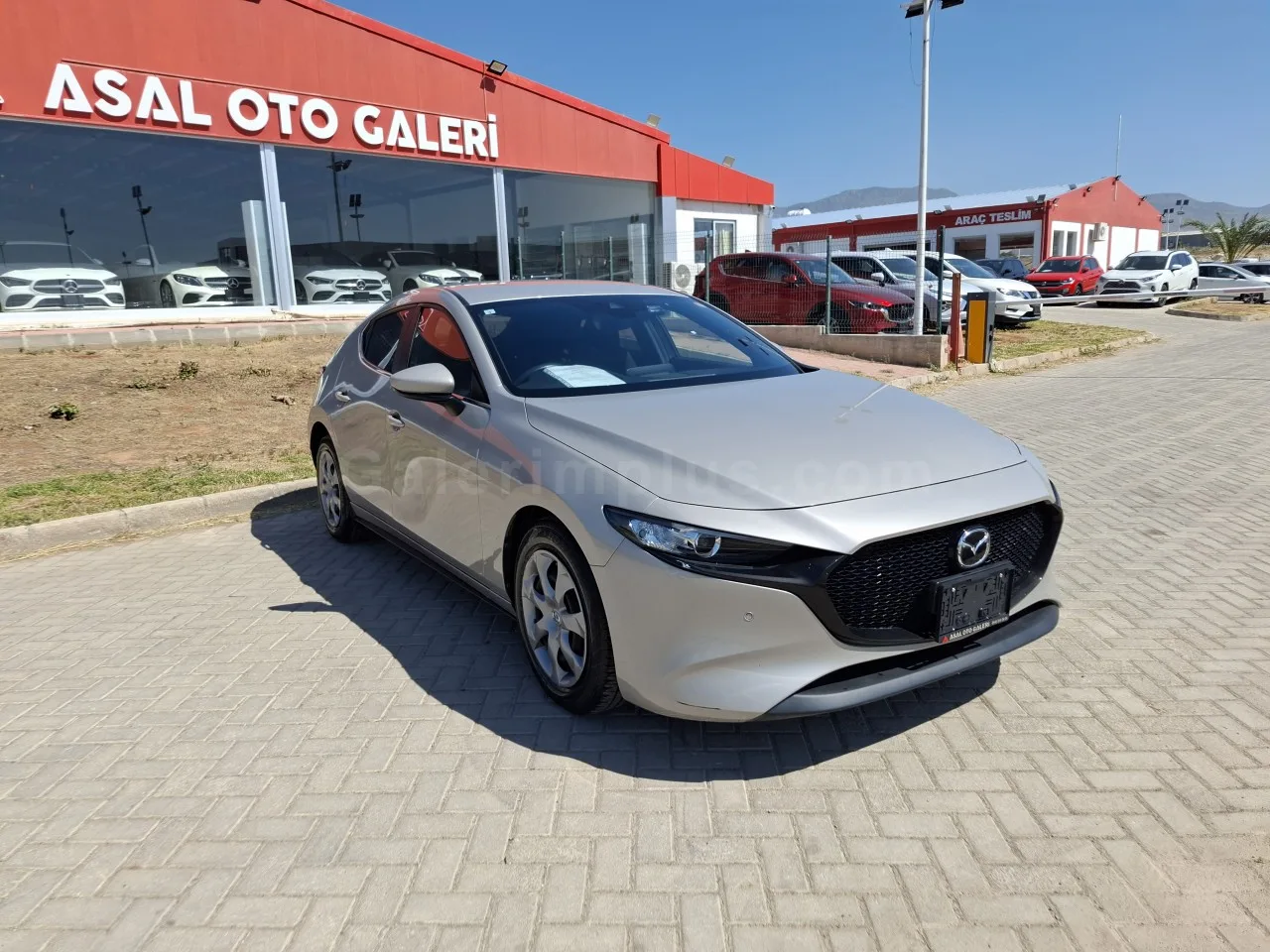 2023 Model Otomatik Mazda 3 1.5 SkyActive-G Lefkoşa Satılık İkinci El | GalerimPlus - Thumbnail 3