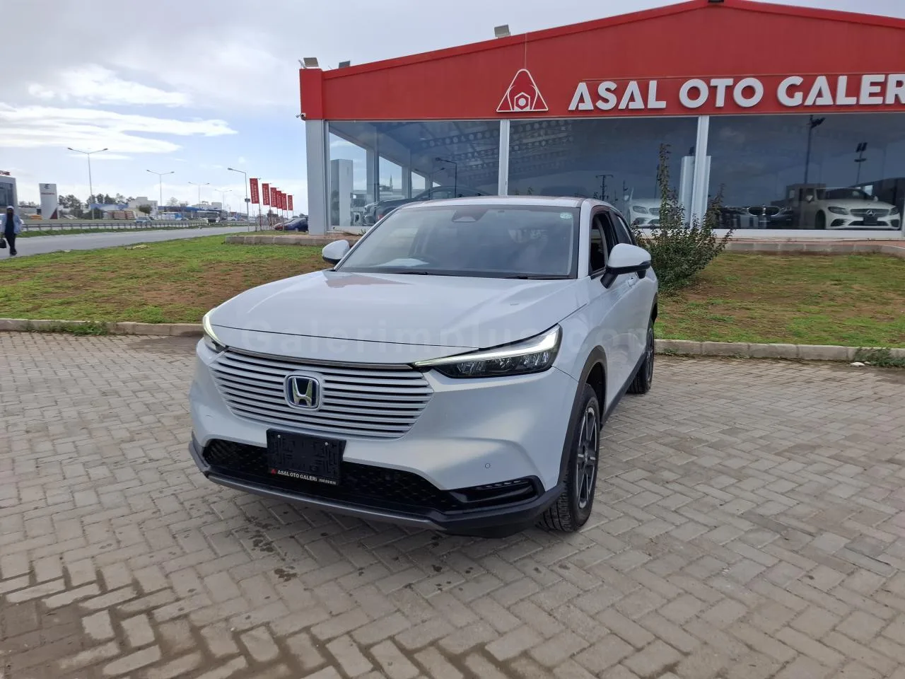 2022 Honda Vezel 1.5 i-VTEC Hybrid Automatic GASOLINE AUTOMATIC Lefkoşa İlan görseli - GalerimPlus