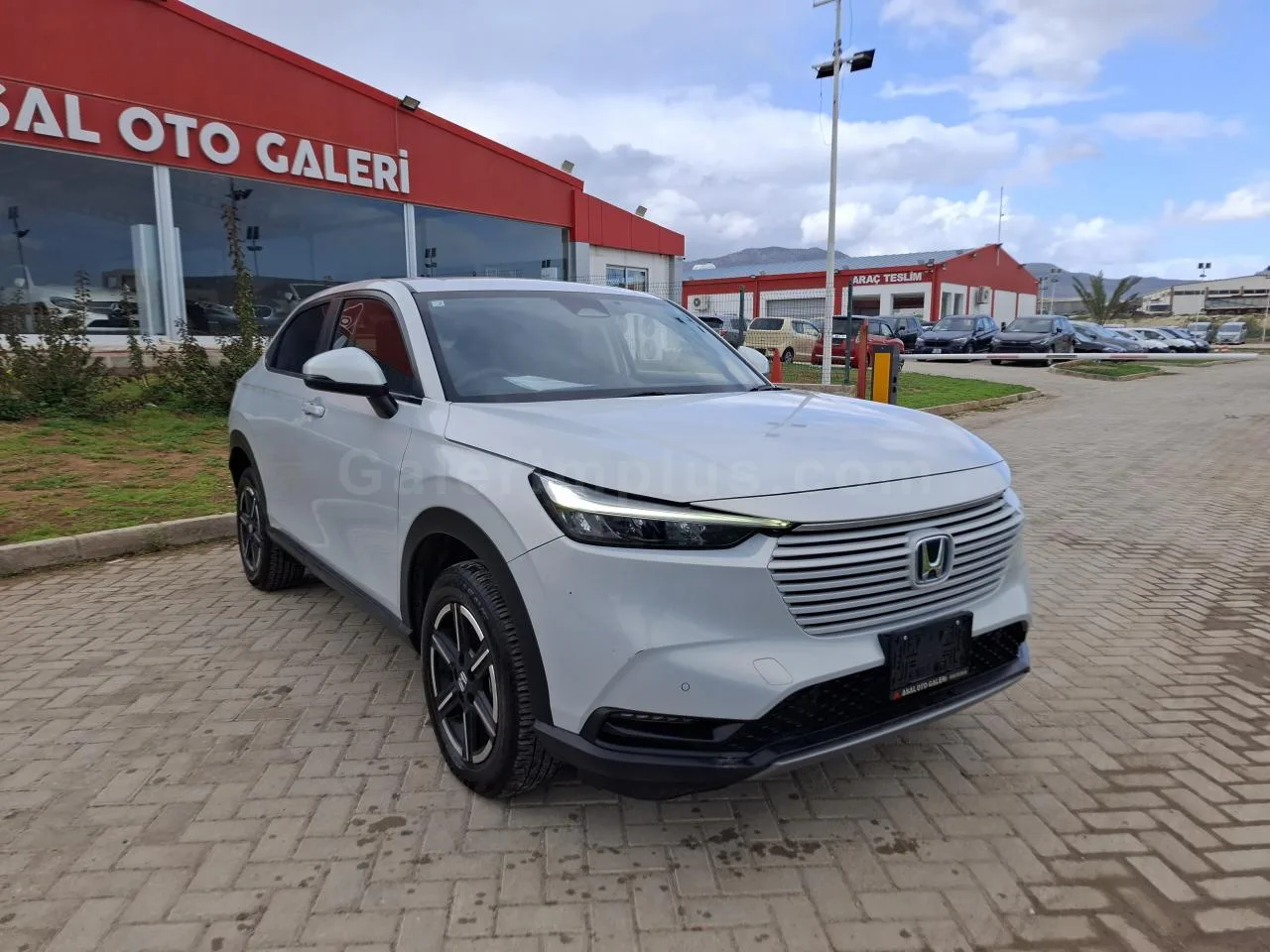 2022 Model Otomatik Honda Vezel 1.5 i-VTEC Hybrid Automatic Lefkoşa Satılık İkinci El | GalerimPlus - Thumbnail 3