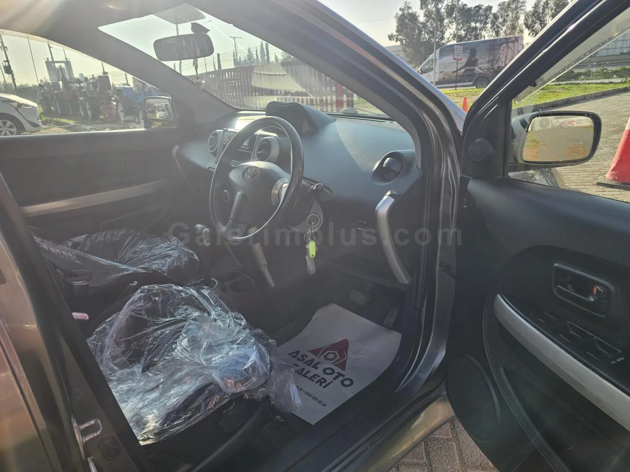 2004 Model Otomatik Toyota Ist 1.5i Lefkoşa Satılık İkinci El | GalerimPlus - Thumbnail 6