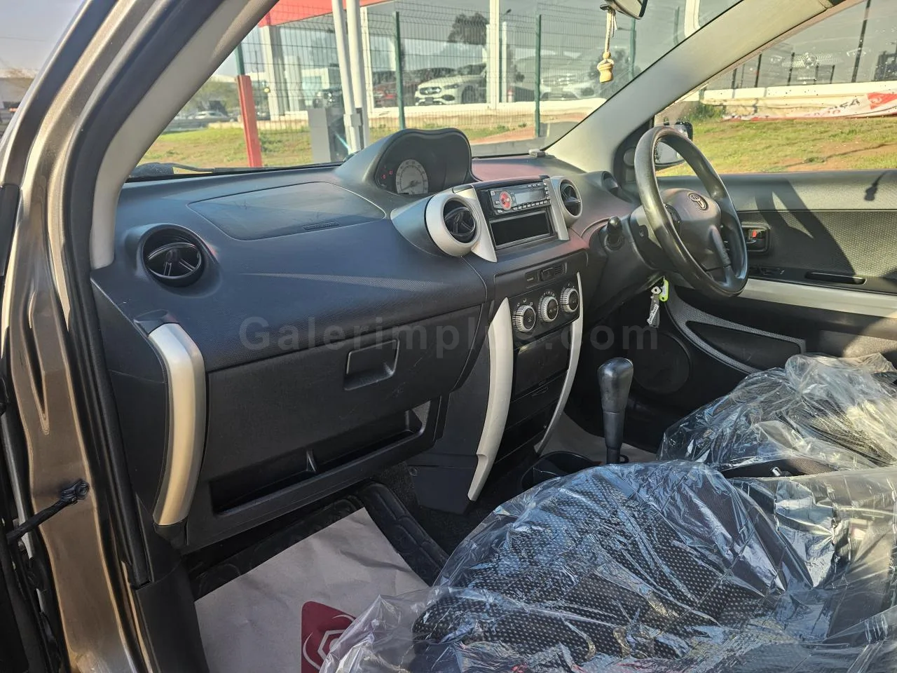2004 Model Otomatik Toyota Ist 1.5i Lefkoşa Satılık İkinci El | GalerimPlus - Thumbnail 8
