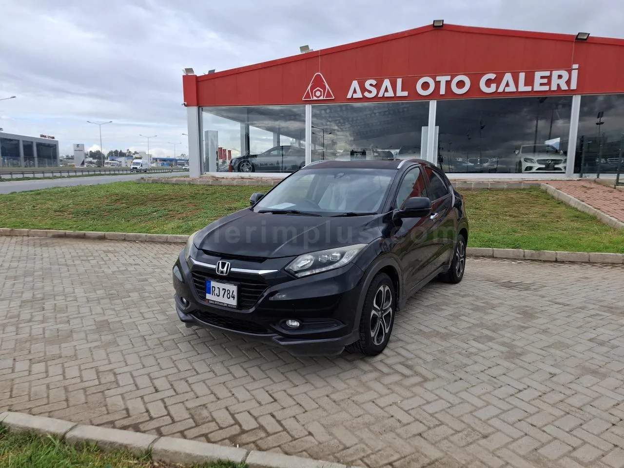 2014 Honda Vezel 1.5 i-VTEC CVT GASOLINE AUTOMATIC Lefkoşa İlan görseli - GalerimPlus