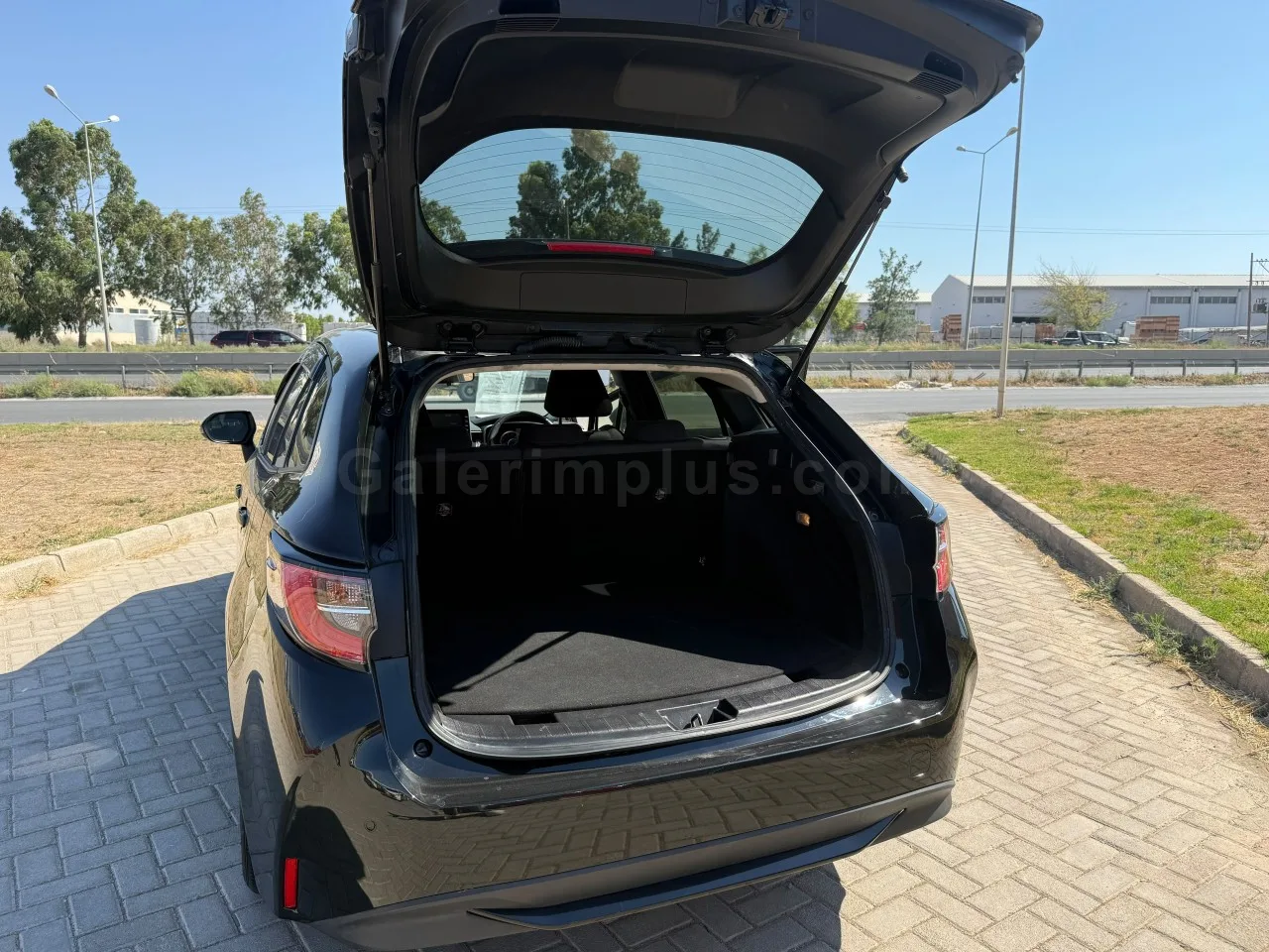 2021 Model Otomatik Toyota Corolla 1.8 Hybrid Lefkoşa Satılık İkinci El | GalerimPlus - Thumbnail 8