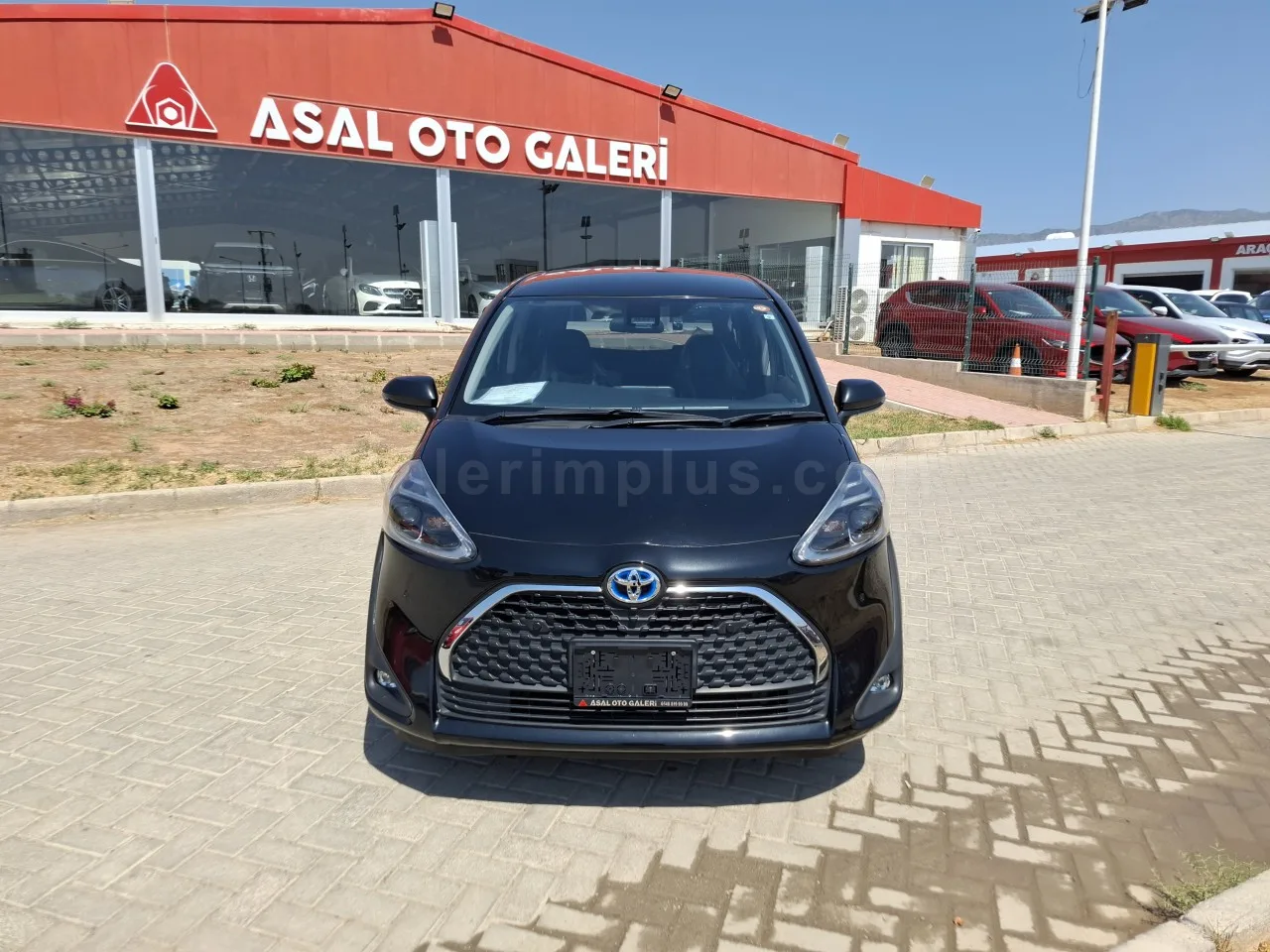 2021 Model Otomatik Toyota Sienta 1.5 Hybrid CVT Lefkoşa Satılık İkinci El | GalerimPlus - Thumbnail 3