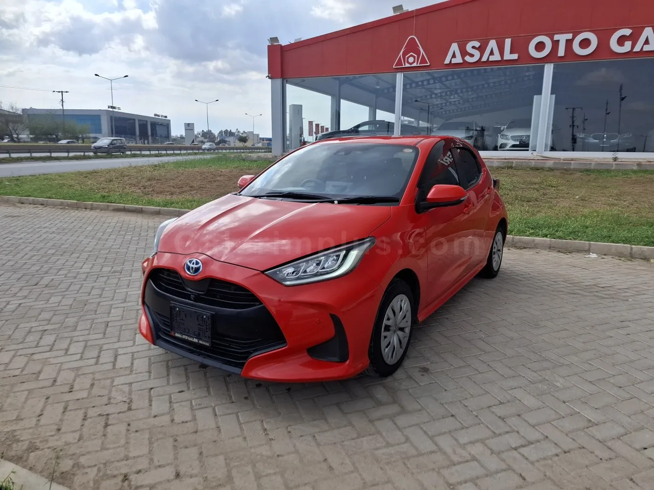 2021 Model Otomatik Toyota Yaris 1.5 Hybrid Lefkoşa Satılık İkinci El | GalerimPlus - Thumbnail 2