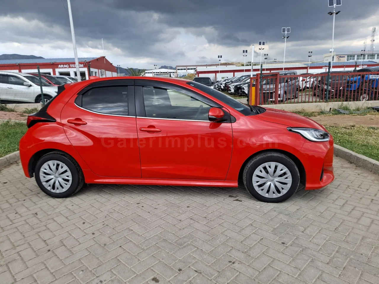 2021 Model Otomatik Toyota Yaris 1.5 Hybrid Lefkoşa Satılık İkinci El | GalerimPlus - Thumbnail 4