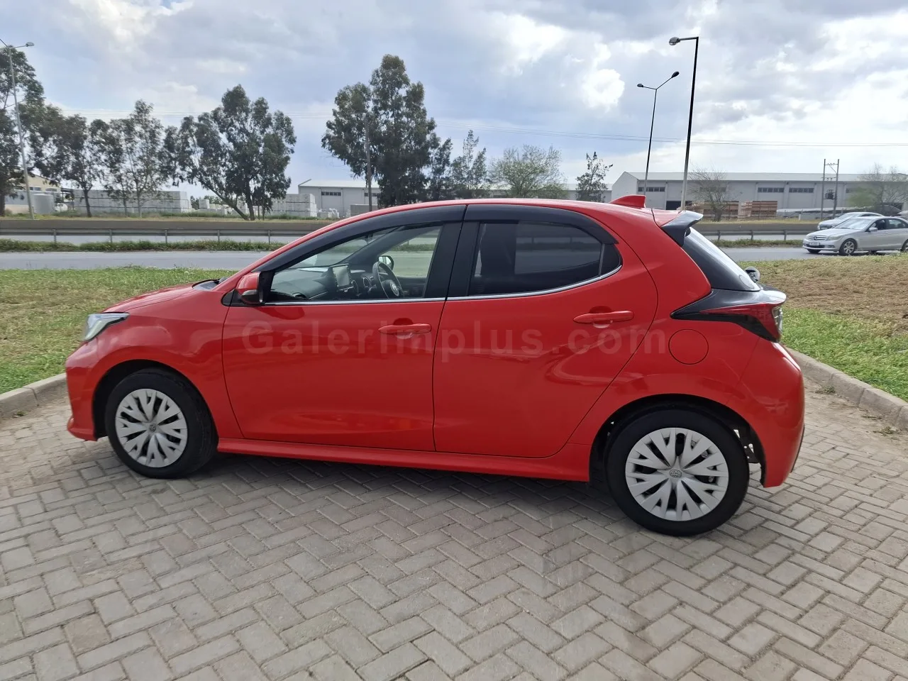 2021 Model Otomatik Toyota Yaris 1.5 Hybrid Lefkoşa Satılık İkinci El | GalerimPlus - Thumbnail 8