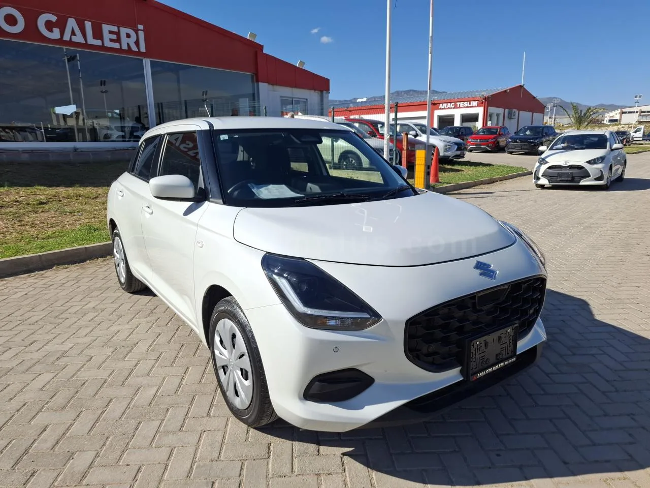 2024 Model Otomatik Suzuki Swift 1.2 Lefkoşa Satılık İkinci El | GalerimPlus - Thumbnail 3