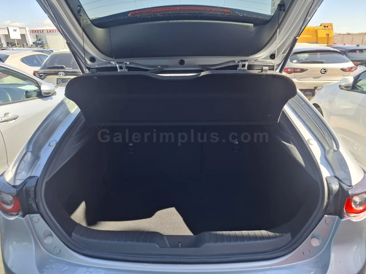 2023 Model Otomatik Mazda 3 1.5 SkyActive-G İskele Satılık İkinci El | GalerimPlus - Thumbnail 8