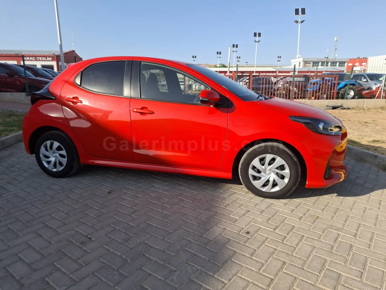 2021 Model Otomatik Toyota Yaris 1.5 Lefkoşa Satılık İkinci El | GalerimPlus - Thumbnail 4