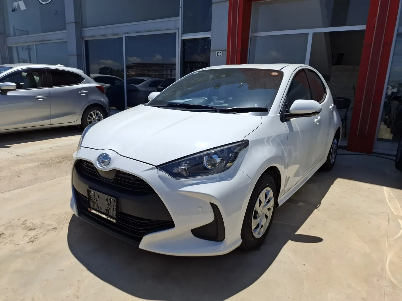 2022 Model Otomatik Toyota Yaris 1.0 İskele Satılık İkinci El | GalerimPlus - Thumbnail 3