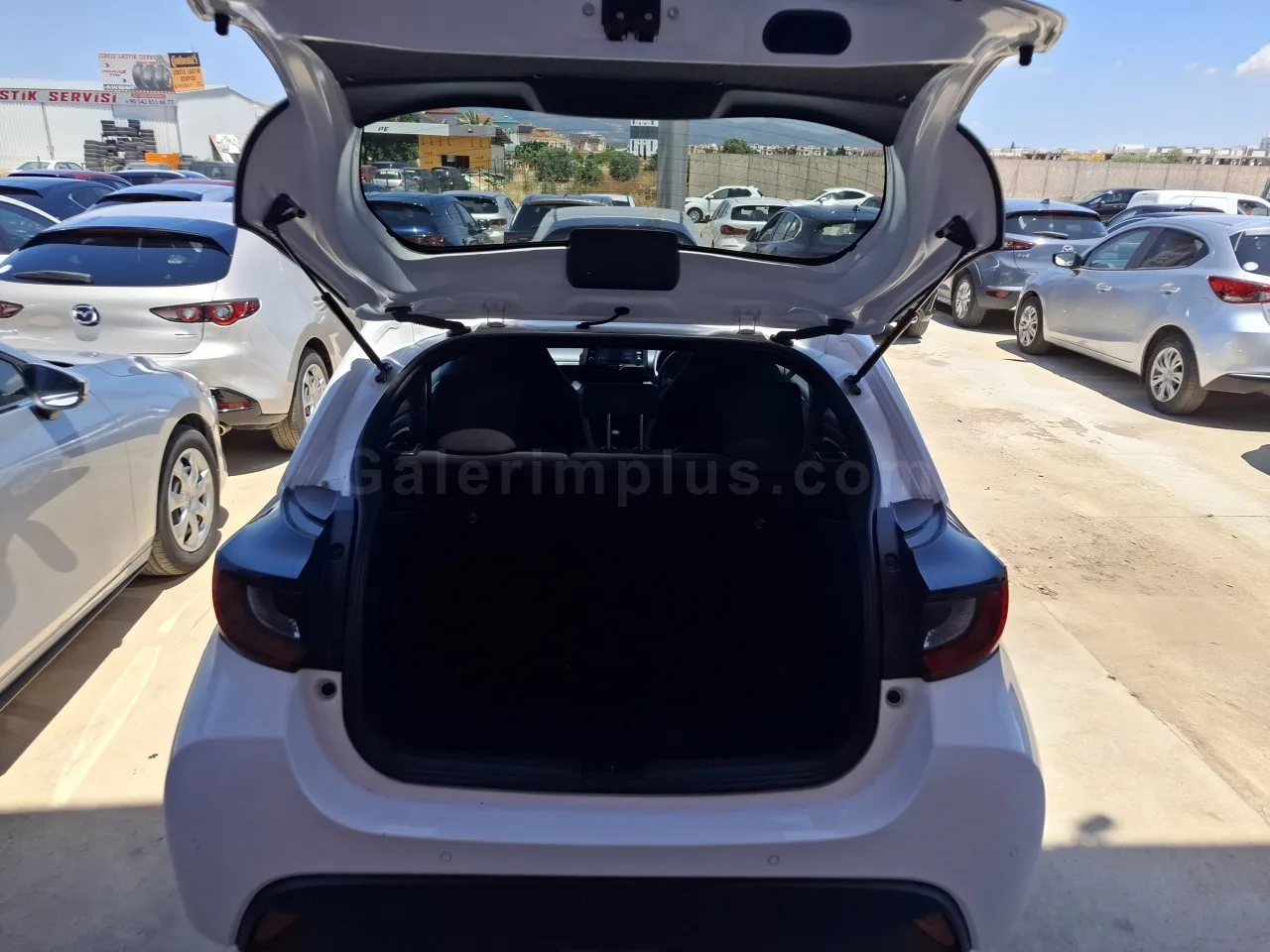 2022 Model Otomatik Toyota Yaris 1.0 İskele Satılık İkinci El | GalerimPlus - Thumbnail 8