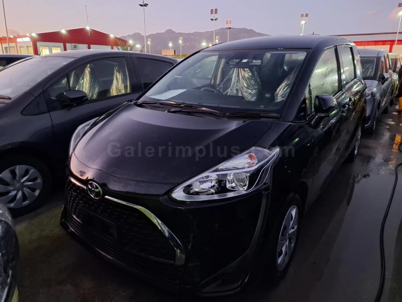 2021 Model Otomatik Toyota Sienta 1.5 CVT-i Lefkoşa Satılık İkinci El | GalerimPlus - Thumbnail 2
