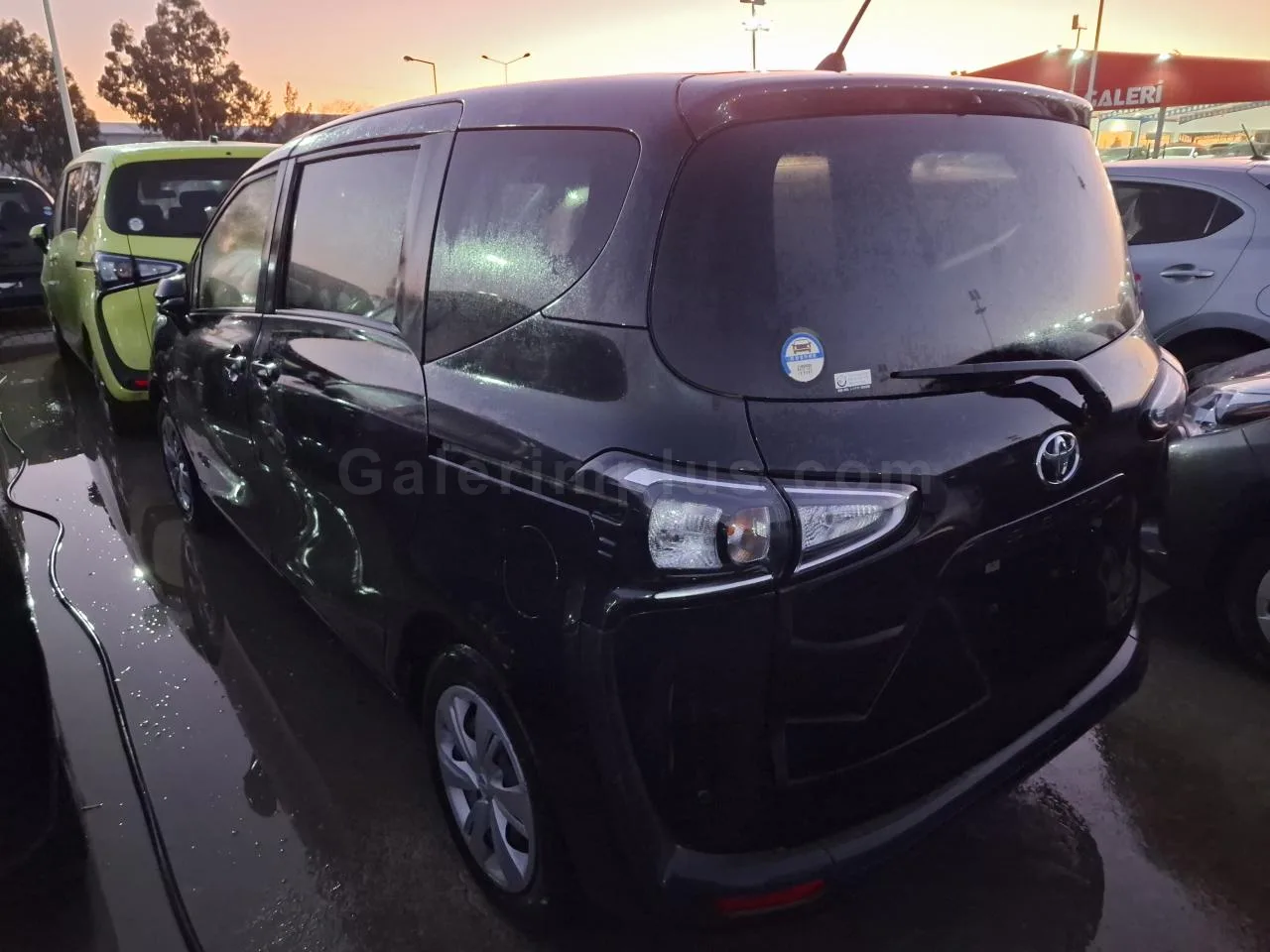 2021 Model Otomatik Toyota Sienta 1.5 CVT-i Lefkoşa Satılık İkinci El | GalerimPlus - Thumbnail 3