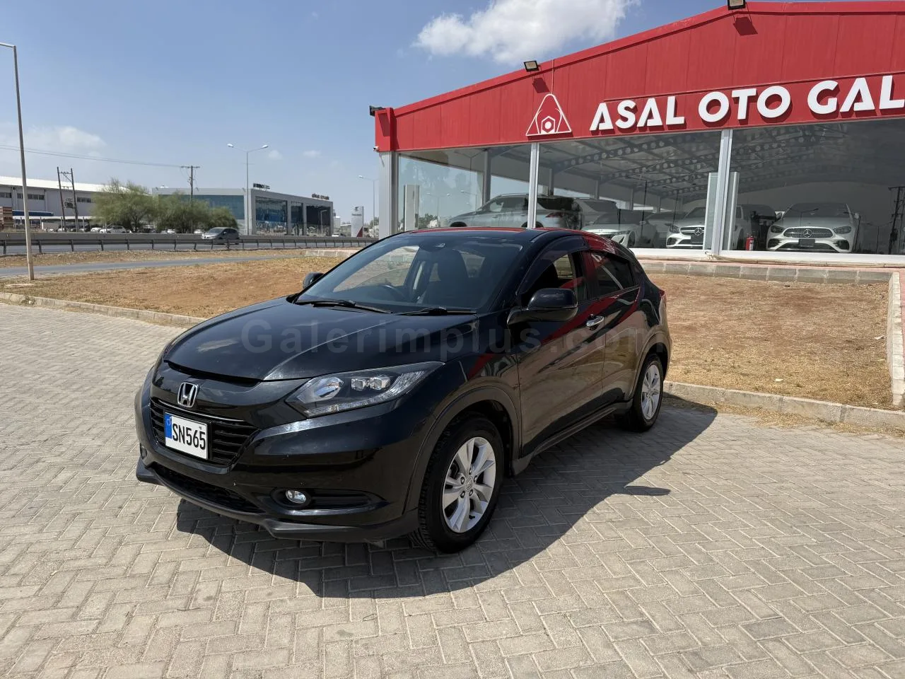 2017 Honda Vezel 1.5 i-VTEC CVT GASOLINE AUTOMATIC Lefkoşa İlan görseli - GalerimPlus