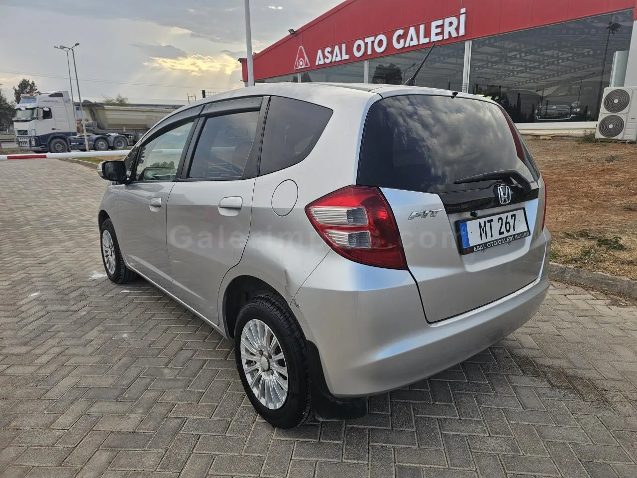 2010 Model Otomatik Honda Fit 1.3i İskele Satılık İkinci El | GalerimPlus - Thumbnail 3