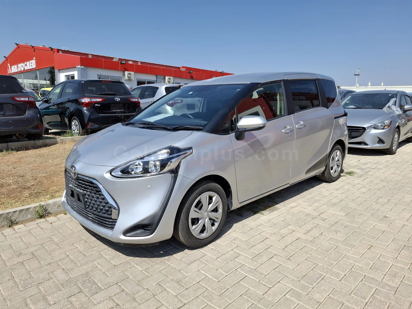 2020 Model Otomatik Toyota Sienta 1.5 CVT-i Lefkoşa Satılık İkinci El | GalerimPlus - Thumbnail 2