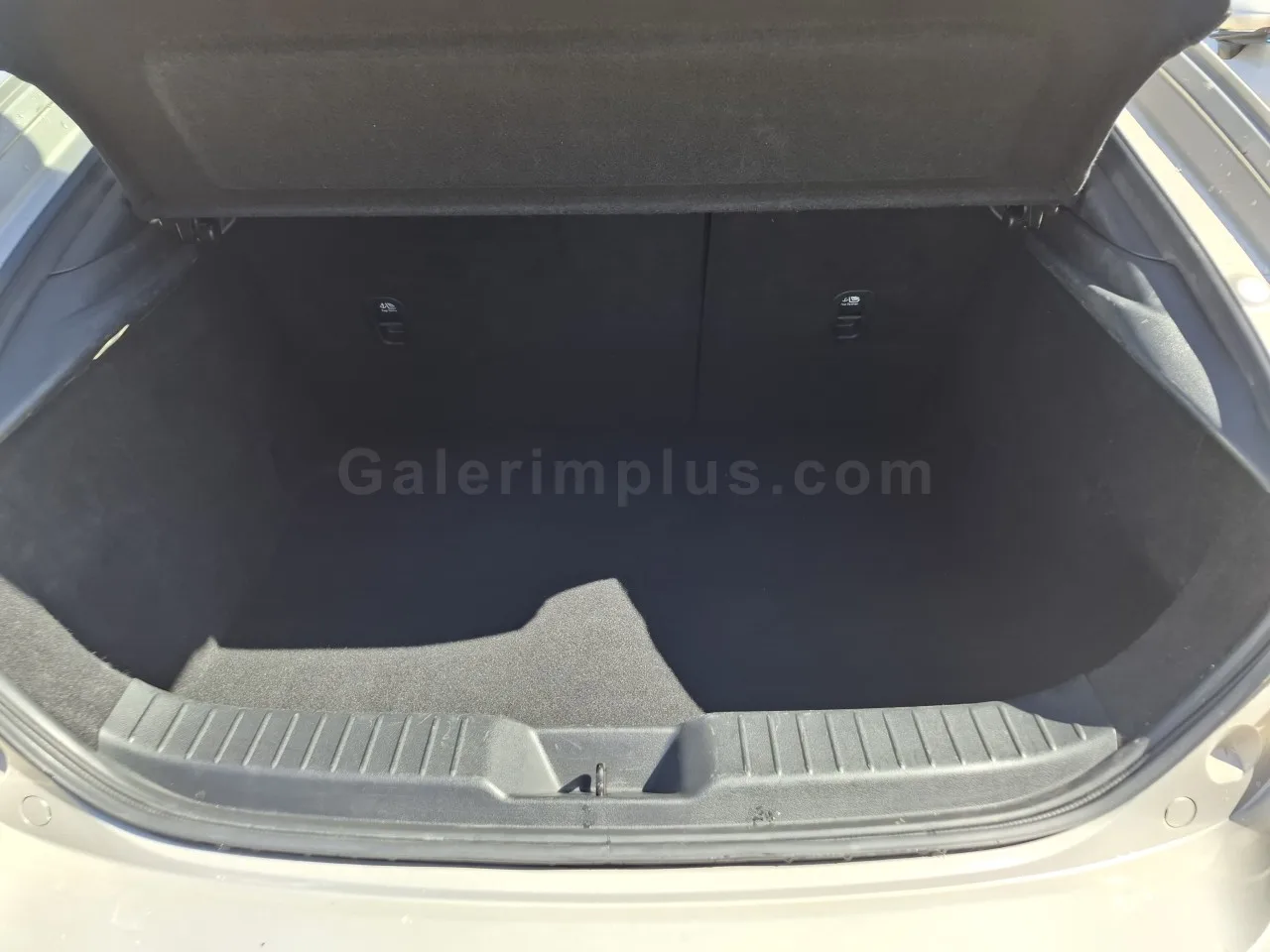 2023 Model Otomatik Mazda 3 1.5 SkyActive-G İskele Satılık İkinci El | GalerimPlus - Thumbnail 7