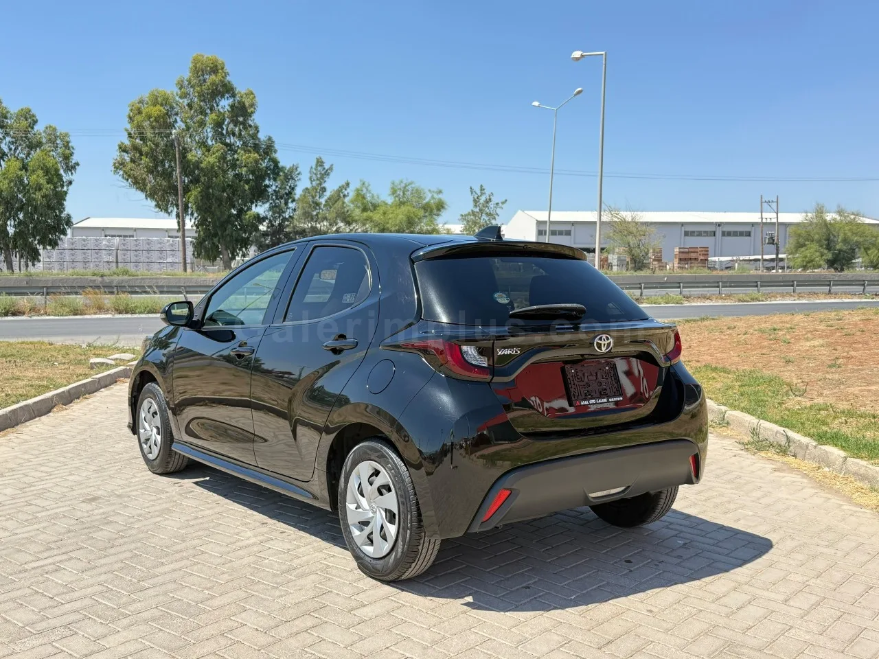 2023 Model Otomatik Toyota Yaris 1.0 Lefkoşa Satılık İkinci El | GalerimPlus - Thumbnail 3