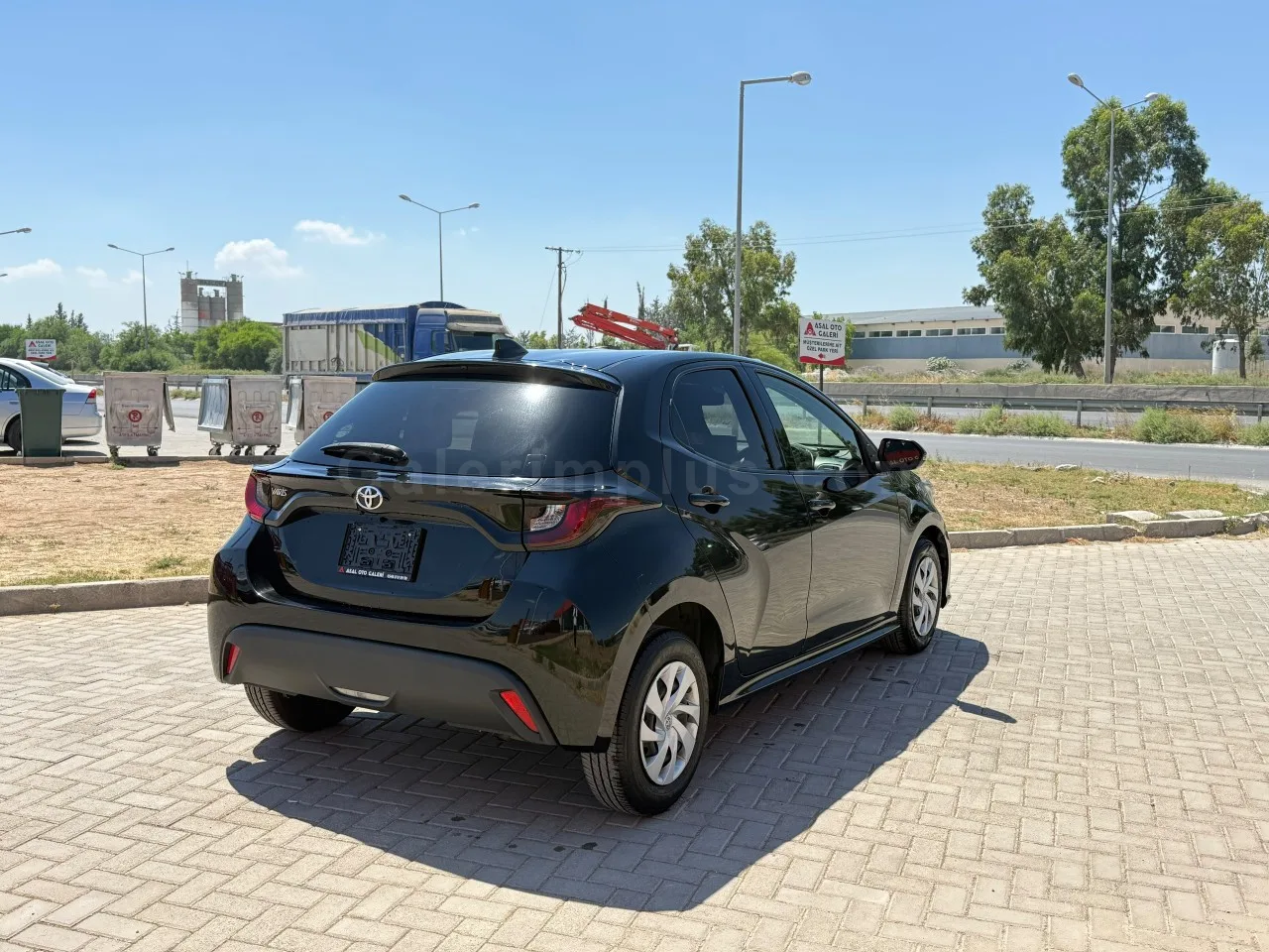 2023 Model Otomatik Toyota Yaris 1.0 Lefkoşa Satılık İkinci El | GalerimPlus - Thumbnail 4