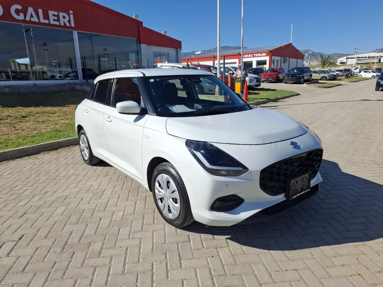 2024 Model Otomatik Suzuki Swift 1.2 Lefkoşa Satılık İkinci El | GalerimPlus - Thumbnail 3
