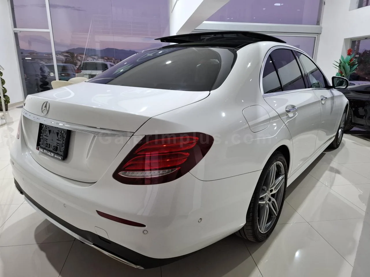 2021 Model Otomatik Mercedes-Benz E Serisi E 200 İskele Satılık İkinci El | GalerimPlus - Thumbnail 3
